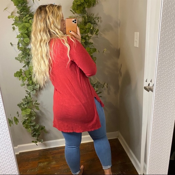 Anthropologie Left of Center Very Flattering Red 3/4 sleeve top shirt - Picture 8 of 8